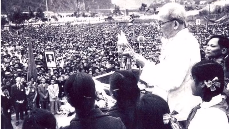 Дядя Хо посетил Куангнинь 4 октября 1957 года. Архивное фото