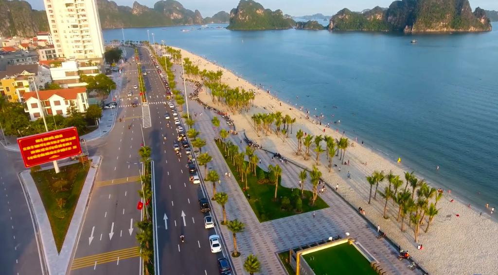 Пляж Хонгай в городе Халонг. Фото: baoquangninh.com.vn Пляж Хонгай в городе Халонг. Фото: baoquangninh.com.vn