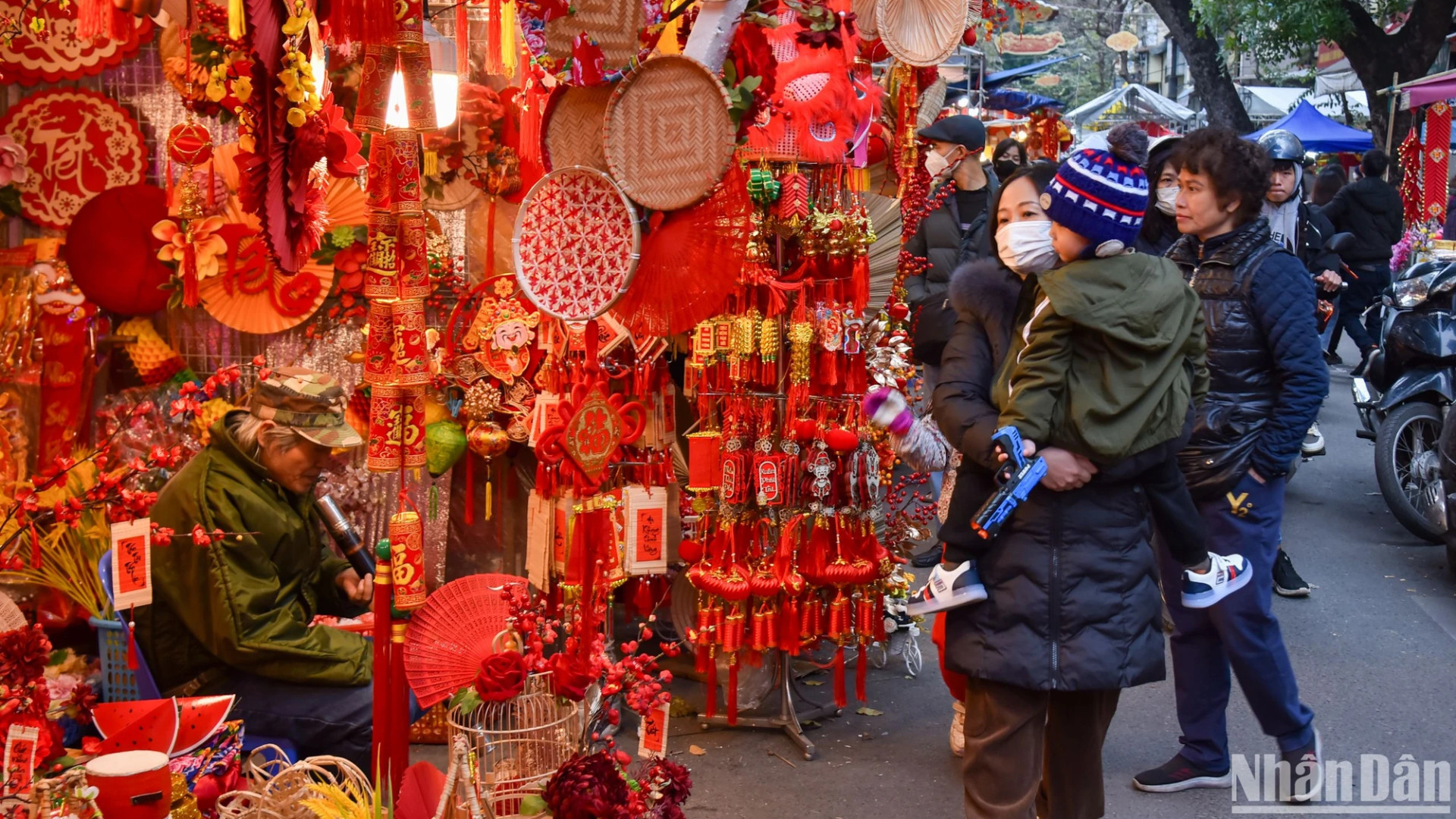 Красочное пространство на цветочном базаре Ханглыок. Красочное пространство на цветочном базаре Ханглыок.
