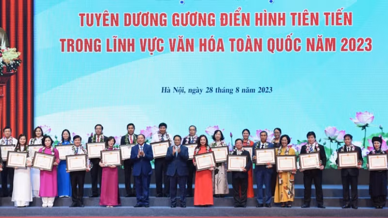 Чествование выдающихся передовиков в области культуры.