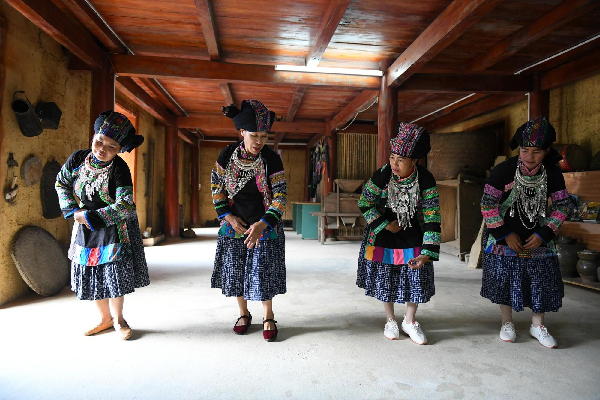 Традиционный танец представителей Боий. Фото: Тхань Дат