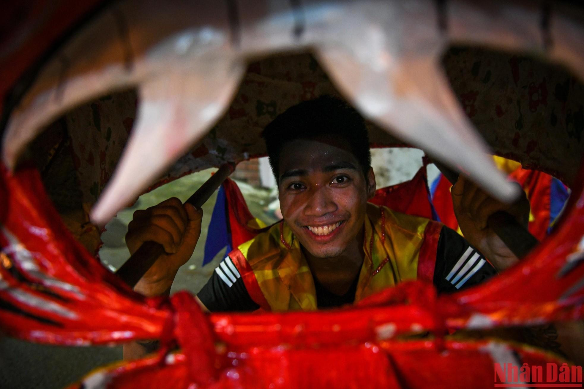 Каждый Праздник середины осени – это самое ожидаемое мероприятие для семей в деревне. Это мероприятие не только объединяет всю деревню, но и помогает детям вспомнить старую культуру и традиции.