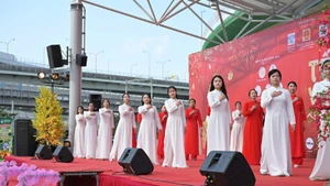 В Осаке состоялся вьетнамский фестиваль Тэт 2026 в честь успешного проведения XIV съезда КПВ