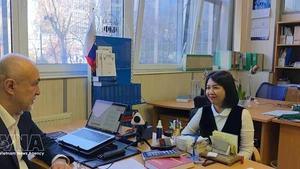 Доктор Олег Румянцев отвечает на вопросы корреспондента ВИА. Фото: ВИА