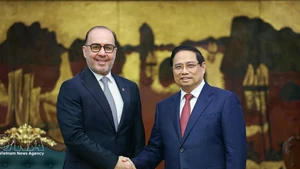 Премьер-министр Фам Минь Тьинь принял Халид Али Абдулла Абель, Чрезвычайного и Полномочного Посла Государства Катар во Вьетнаме. Фото: ВИА