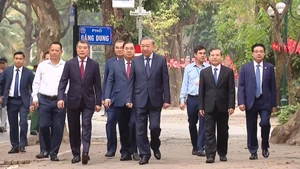 [Видео] Генеральный секретарь То Лам проголосовал в квартале Бадинь города Ханоя