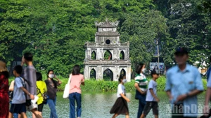 Туристическая отрасль поставила цель принять 25 млн международных туристов и 150 млн внутренних туристов в 2026 году. Фото: Тхань Дат 