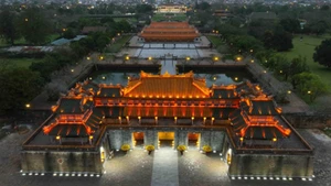 Ночная панорама Императорской цитадели – сердца древней столицы Хюэ. Это одно из излюбленных направлений австралийских и международных туристов. Фото: ВИА