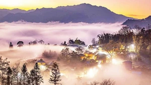 Посещая Ити в этом сезоне, туристы могут почувствовать теплую атмосферу Тэта, познакомиться с самобытной культурой представителей народностей Ханьи, Хмонг, Зао и др. 