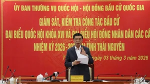 Генерал армии Фан Ван Зянг выступает на рабочей встрече. 