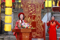 Заместитель председателя Народного комитета Ханоя Ву Тху Ха выступает на программе. Фото: ВИА