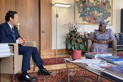 Посол Май Фан Зунг на встрече с Генеральным директором ВТО Нгози Оконджо-Ивеала. Фото: ВИА