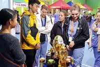 С 1 по 3 число ежемесячно в уезде Намчами, провинция Куангнам проходит базар женьшеня Нгоклинь.