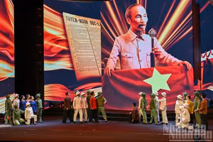 Художественный номер на мероприятии. Фото: Тхюи Нгуен