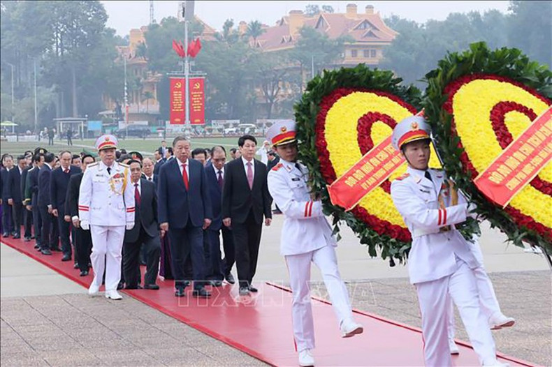 vna-potal-lanh-dao-dang-nha-nuoc-vieng-chu-tich-ho-chi-minh-nhan-ky-niem-96-nam-ngay-thanh-lap-dang-stand-1.jpg