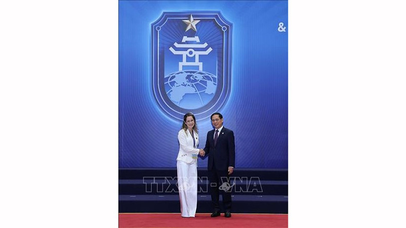 Фото: ВИА vna-potal-don-cac-truong-doan-du-le-mo-ky-cong-uoc-ha-noi-stand-15.jpg