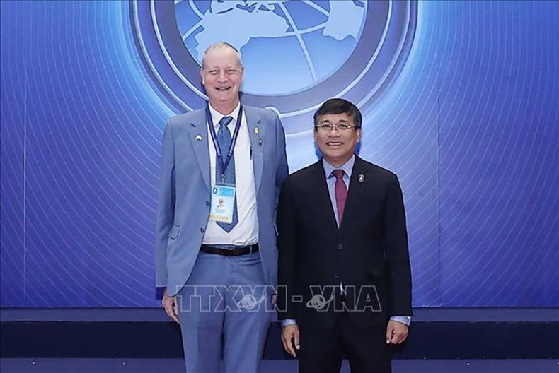 Фото: ВИА vna-potal-don-cac-truong-doan-du-le-mo-ky-cong-uoc-ha-noi-stand-13.jpg