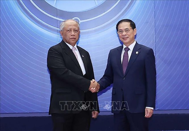 Фото: ВИА vna-potal-don-cac-truong-doan-du-le-mo-ky-cong-uoc-ha-noi-stand-3.jpg