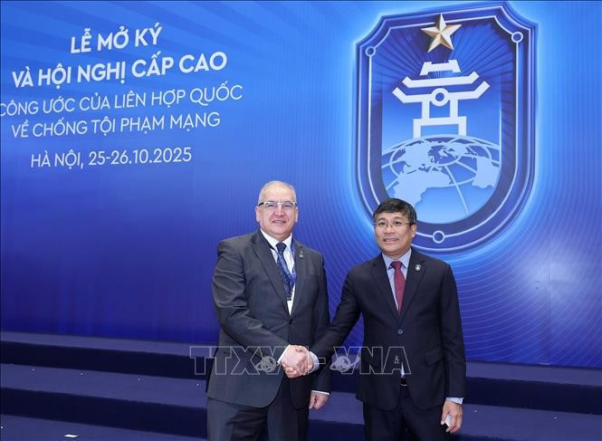 Фото: ВИА vna-potal-don-cac-truong-doan-du-le-mo-ky-cong-uoc-ha-noi-stand-4.jpg