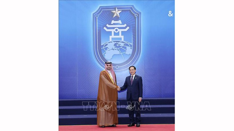 Фото: ВИА vna-potal-don-cac-truong-doan-du-le-mo-ky-cong-uoc-ha-noi-stand-7.jpg