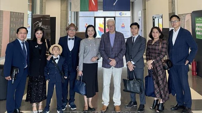 Посол Нгуен Тхи Минь Нгует посещает Экономическую зону Trakia. vna-potal-thi-truong-bulgaria-mo-ra-nhieu-co-hoi-thuong-mai-va-dau-tu-cho-doanh-nghiep-viet-nam-stand.jpg
