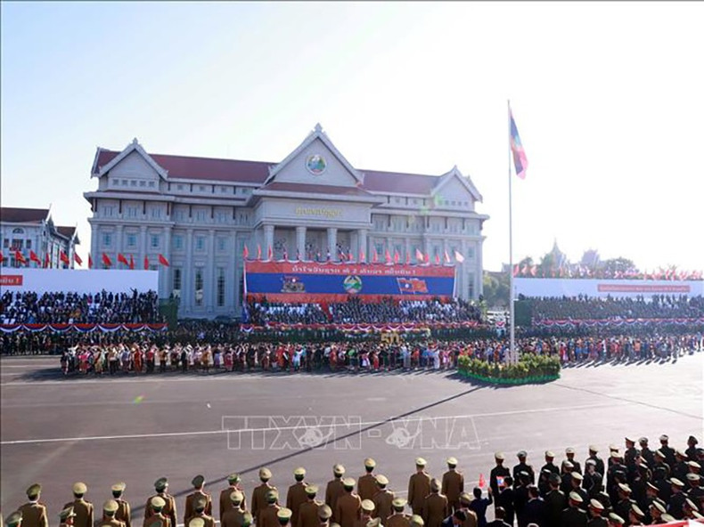 vna-potal-tong-bi-thu-to-lam-va-phu-nhan-du-le-ky-niem-50-nam-quoc-khanh-lao-stand.jpg