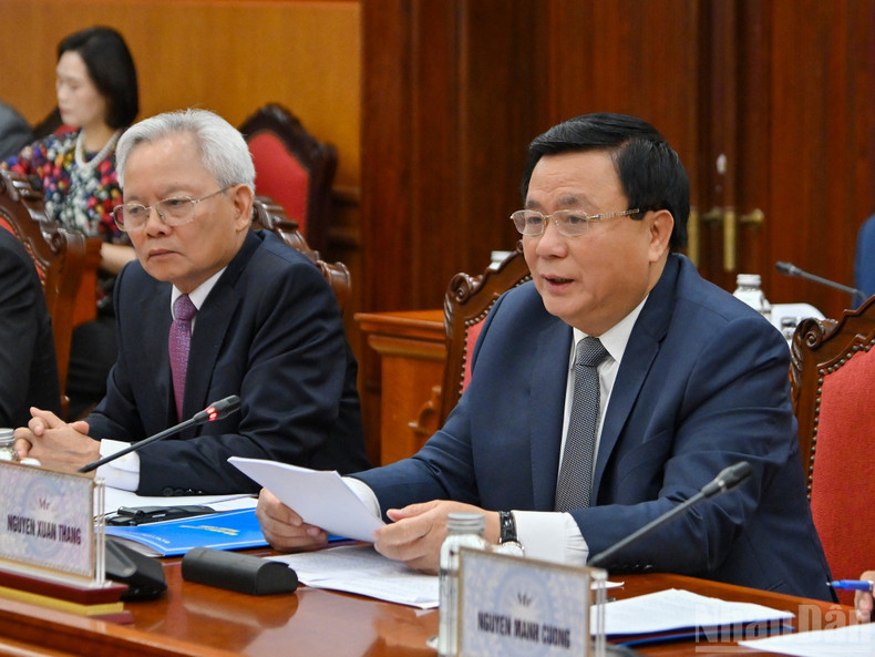 Товарищ Нгуен Суан Тханг выступает на диалоге. image-2025-10-29t181330688.jpg