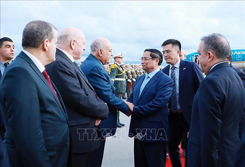 vna-potal-le-don-thu-tuong-pham-minh-chinh-tham-chinh-thuc-algeria-stand.jpg