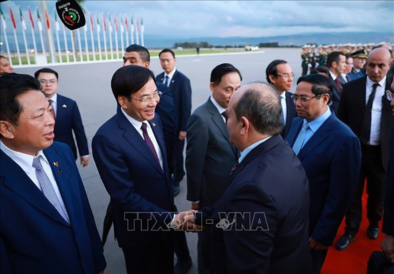 vna-potal-le-don-thu-tuong-va-phu-nhan-tham-chinh-thuc-algeria-anh-lay-chu-thich-nay-stand-2.jpg