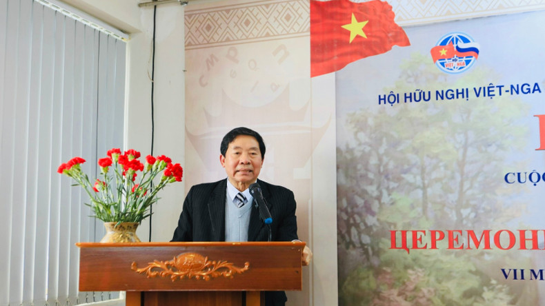 Постоянный заместитель председателя Общества вьетнамско-российской дружбы генерал-майор Чинь Куок Кхань выступает с речью. Фото: Чан Хиеу Постоянный заместитель председателя Общества вьетнамско-российской дружбы генерал-майор Чинь Куок Кхань выступает с речью. Фото: Чан Хиеу