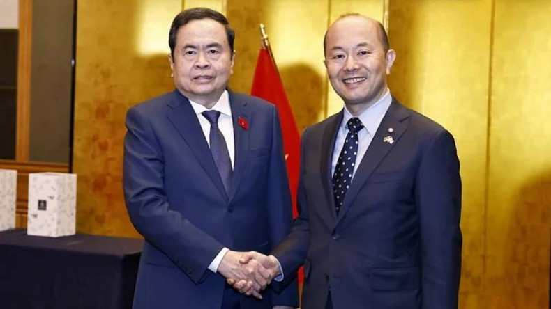 Председатель НС Чан Тхань Ман и Мэр Нагасаки Судзуки Сиро. Фото: ВИА Председатель НС Чан Тхань Ман и Мэр Нагасаки Судзуки Сиро. Фото: ВИА