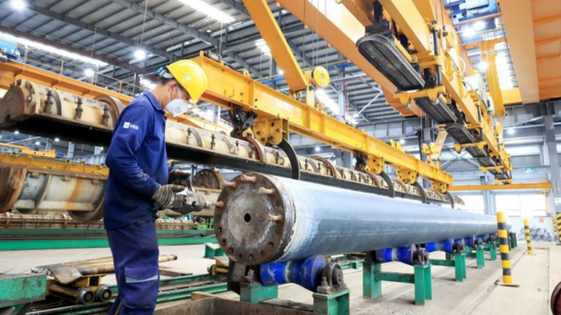 Производство на заводе предприятия с прямыми иностранными инвестициями (ПИИ) в специализированном индустриальном парке Фуми 3, городок Фуми, провинция Бариа-Вунгтау. Производство на заводе предприятия с прямыми иностранными инвестициями (ПИИ) в специализированном индустриальном парке Фуми 3, городок Фуми, провинция Бариа-Вунгтау.