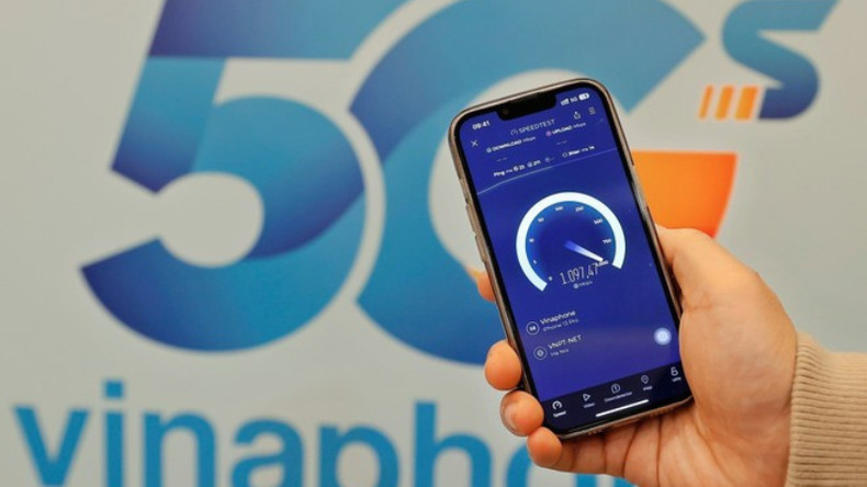 VinaPhone 5G является пионером в использовании самого современного оборудования и технологий, обеспечивая самую высокую скорость интернета 5G во Вьетнаме на основе превосходного частотного диапазона 3 700 – 3 800 МГц. VinaPhone 5G является пионером в использовании самого современного оборудования и технологий, обеспечивая самую высокую скорость интернета 5G во Вьетнаме на основе превосходного частотного диапазона 3 700 – 3 800 МГц.