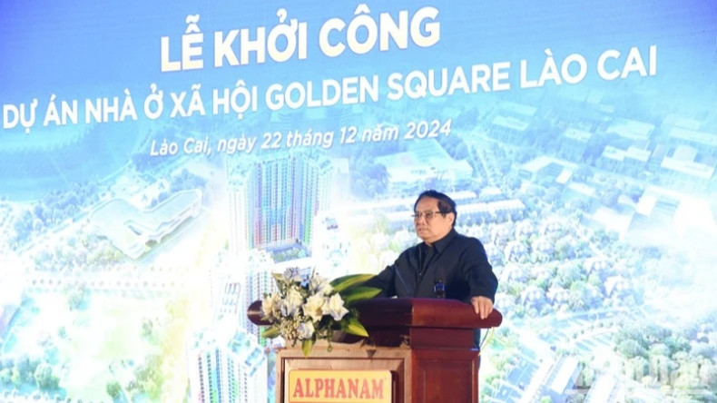 Премьер-министр Фам Минь Тьинь выступает на церемонии закладки фундамента социального жилья Golden Square Лаокай. Фото: Чан Хай Премьер-министр Фам Минь Тьинь выступает на церемонии закладки фундамента социального жилья Golden Square Лаокай. Фото: Чан Хай