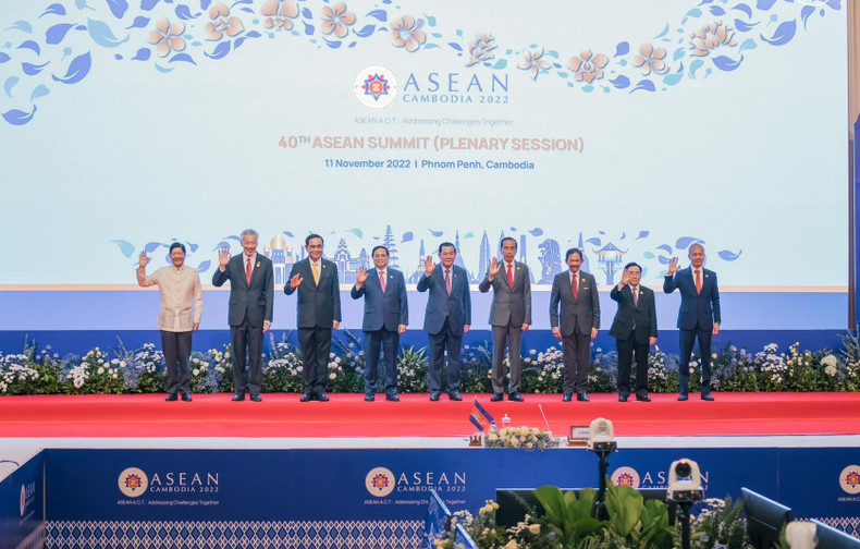Ассоциация государств Юго-Восточной Азии (АСЕАН) отметила 55-ю годовщину со дня своего основания, достигла активного прогресса в построении единого и самостоятельного Сообщества АСЕАН и играла центральную роль в обеспечении мира, стабильности, сотрудничества и развития. Вступление в силу Соглашения о всеобъемлющем региональном экономическом партнерстве (ВРЭП) способствовало развитию торговли, инвестиций и экономического восстановления в регионе.