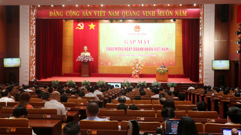 Общий вид встречи. Фото: baoquangninh.vn Общий вид встречи. Фото: baoquangninh.vn