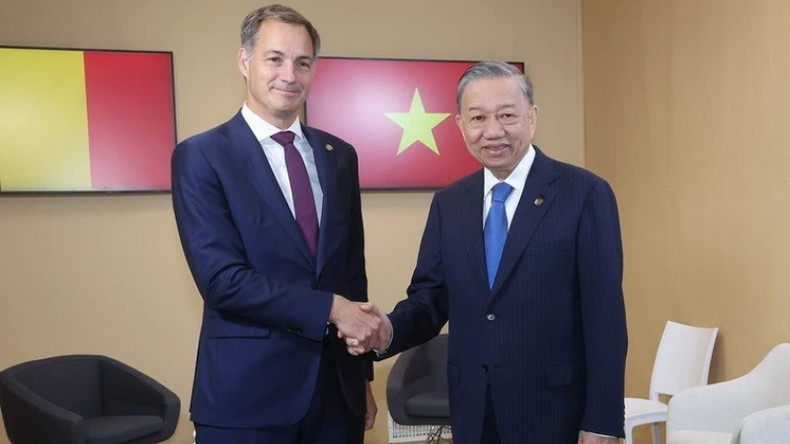 Генеральный секретарь ЦК КПВ, Президент То Лам (справа) и Премьер-министр Бельгии Александр Де Кро. Фото: ВИА Генеральный секретарь ЦК КПВ, Президент То Лам (справа) и Премьер-министр Бельгии Александр Де Кро. Фото: ВИА