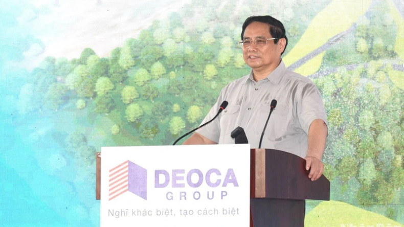 Премьер-министр Фам Минь Тьинь выступает с речью. Премьер-министр Фам Минь Тьинь выступает с речью.