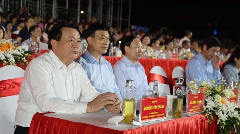 Директор Государственной политической академии им. Хо Ши Мина, Председатель Центрального теоретического совета Нгуен Суан Тханг на мероприятии. Директор Государственной политической академии им. Хо Ши Мина, Председатель Центрального теоретического совета Нгуен Суан Тханг на мероприятии.