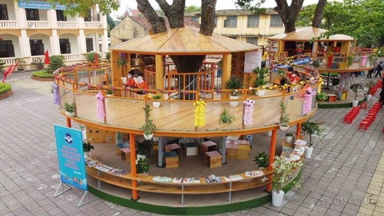 Уникальное пространство для чтения на открытом воздухе в начальной школе города Виньтыонг (Виньфук). Уникальное пространство для чтения на открытом воздухе в начальной школе города Виньтыонг (Виньфук).