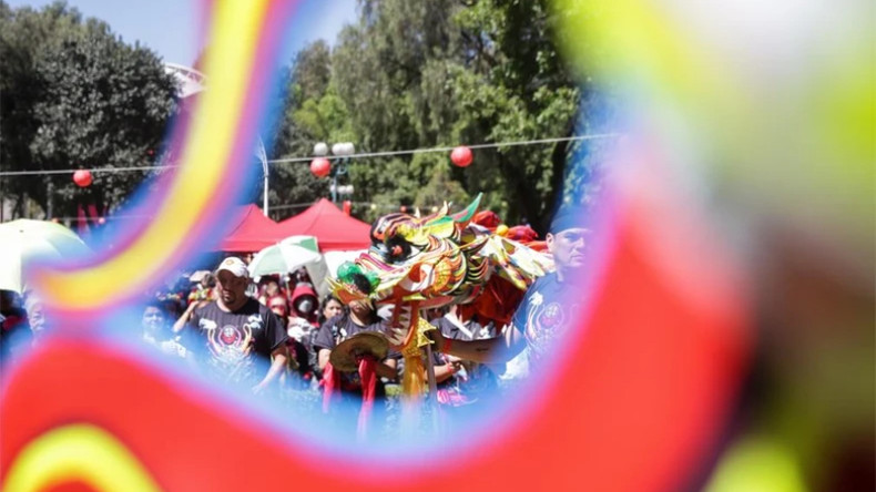 Танец дракона в Национальном центре искусств (CENART) в Мехико (Мексика). Фото: Синьхуа