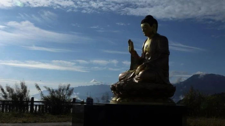 Вершина Лаотифунг также является местом духовного туризма для местных жителей. Вершина Лаотифунг также является местом духовного туризма для местных жителей.