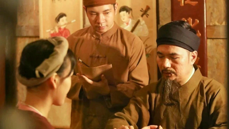 Бесплатные медицинские консультации и осмотры с использованием методов традиционной медицины являются основными направлениями деятельности улицы Ланонг, привлекательного места как для жителей Ханоя, так и для местных и иностранных туристов.