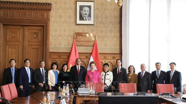 Делегация Парламентов двух стран. Делегация Парламентов двух стран.