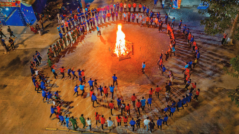 Пусть разгорится яркое пламя. Автор: Ле Тан Фат Пусть разгорится яркое пламя. Автор: Ле Тан Фат