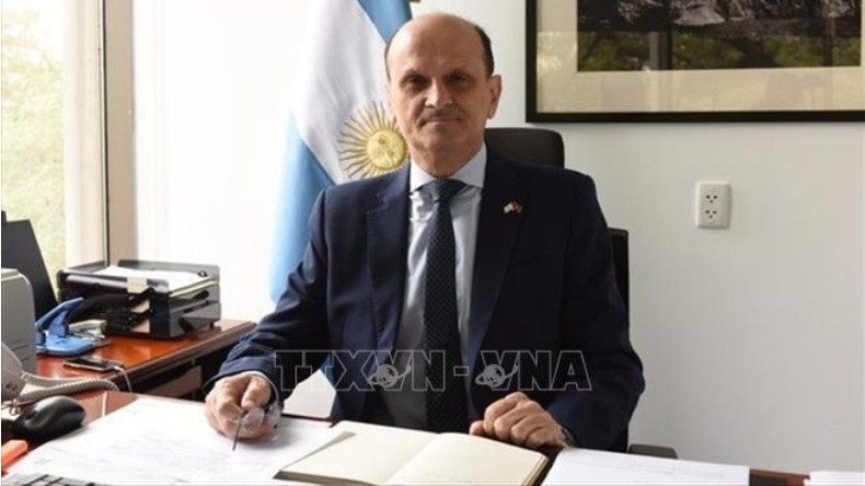 Посол Аргентины во Вьетнаме Луис Пабло Мария Бельтрамино. Посол Аргентины во Вьетнаме Луис Пабло Мария Бельтрамино.