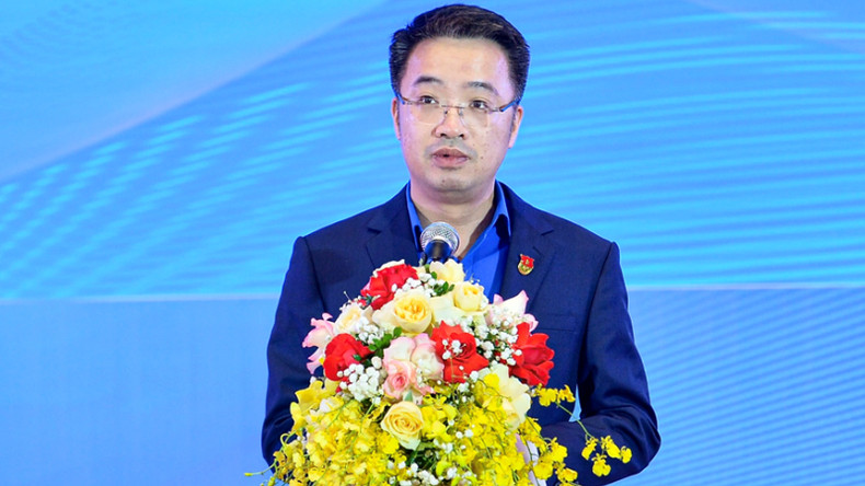 Секретарь ЦК ВКСМ им. Хо Ши Мина, Председатель Союза молодежи Вьетнама Нгуен Чыонг Лам выступает на церемонии закрытии. Фото: qdnd.vn Секретарь ЦК ВКСМ им. Хо Ши Мина, Председатель Союза молодежи Вьетнама Нгуен Чыонг Лам выступает на церемонии закрытии. Фото: qdnd.vn