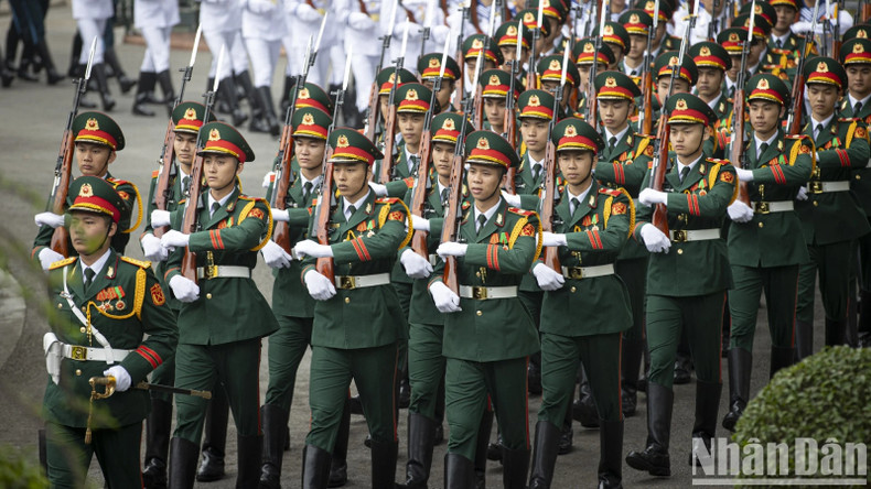 Военный оркестр Вьетнамской народной армии на церемонии встречи. Фото: Тхюи Нгуен – Шон Тунг