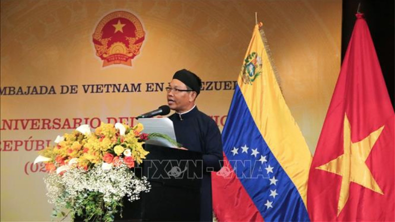 Посол Вьетнама в Венесуэле Ву Чунг Ми выступает на церемонии. Фото: ВИА
