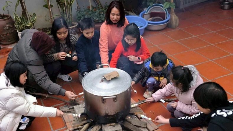 «Баньтьынг» – это не только вкус детства, тепло семейных встреч и аромат дома, но и красивая, проверенная временем культурная традиция, которой вьетнамский народ гордится. «Баньтьынг» – это не только вкус детства, тепло семейных встреч и аромат дома, но и красивая, проверенная временем культурная традиция, которой вьетнамский народ гордится.